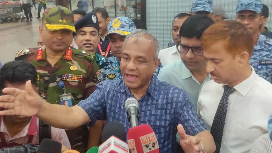 বিমানবন্দরের অগ্নিকাণ্ড তদন্তে আসছে ৪ দেশের বিশেষজ্ঞ টিম: স্বরাষ্ট্র উপদেষ্টা